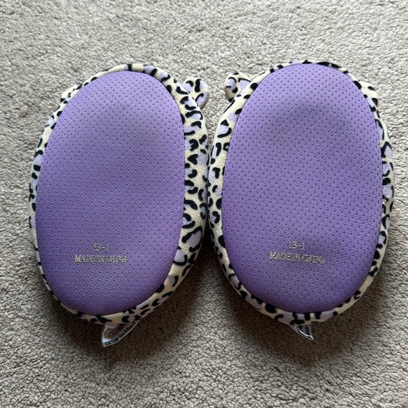 Kids Cheetah Squishmallows Slippers Sz 13/1 - Picture 3 of 4